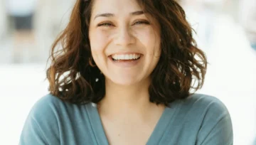 Invisalign vs Veneers for Hoffman Estates Gaps Explained